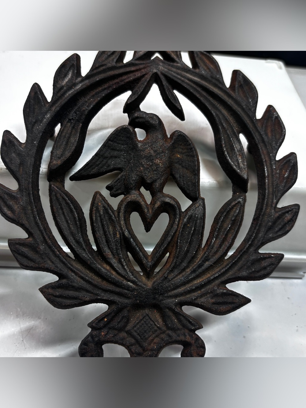 Vintage 1949 J.Z.H. Cast Iron Trivet Eagle & Heart Wreath Americana heart - Picture 2 of 10